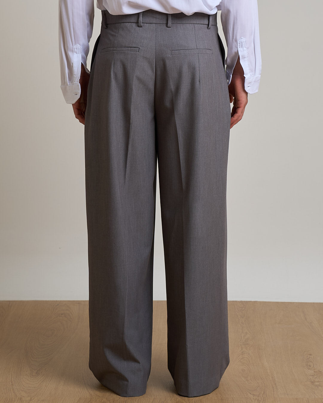 Pantalone Wide Fit con pieghe