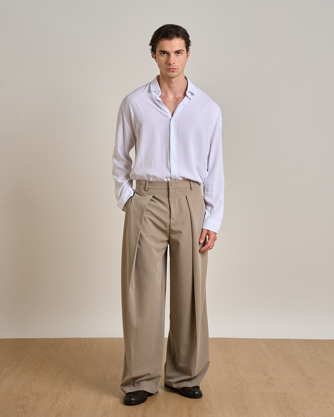 Pantalone Wide Fit con pieghe
