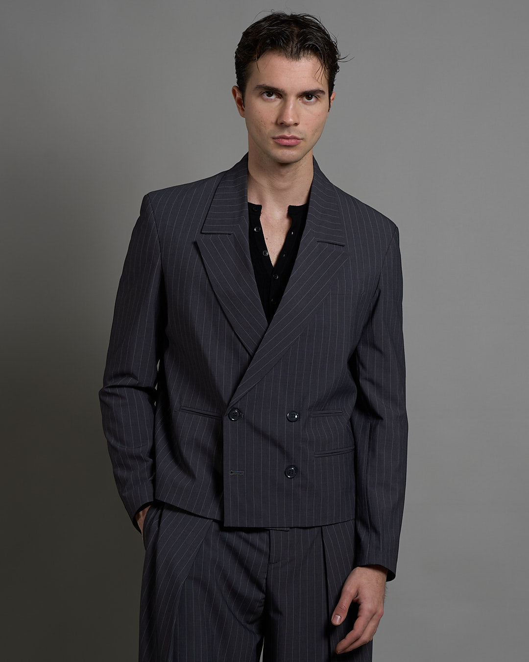 Giacca cropped doppiopetto gessata