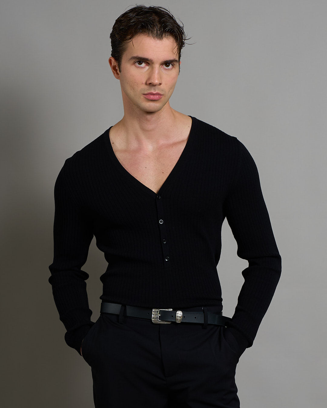 Maglia serafino scollo a V a coste