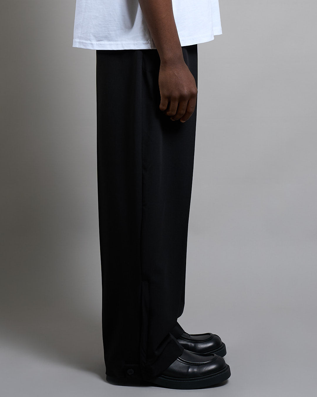 Pantalone Wide Leg con zip e bottone al fondo