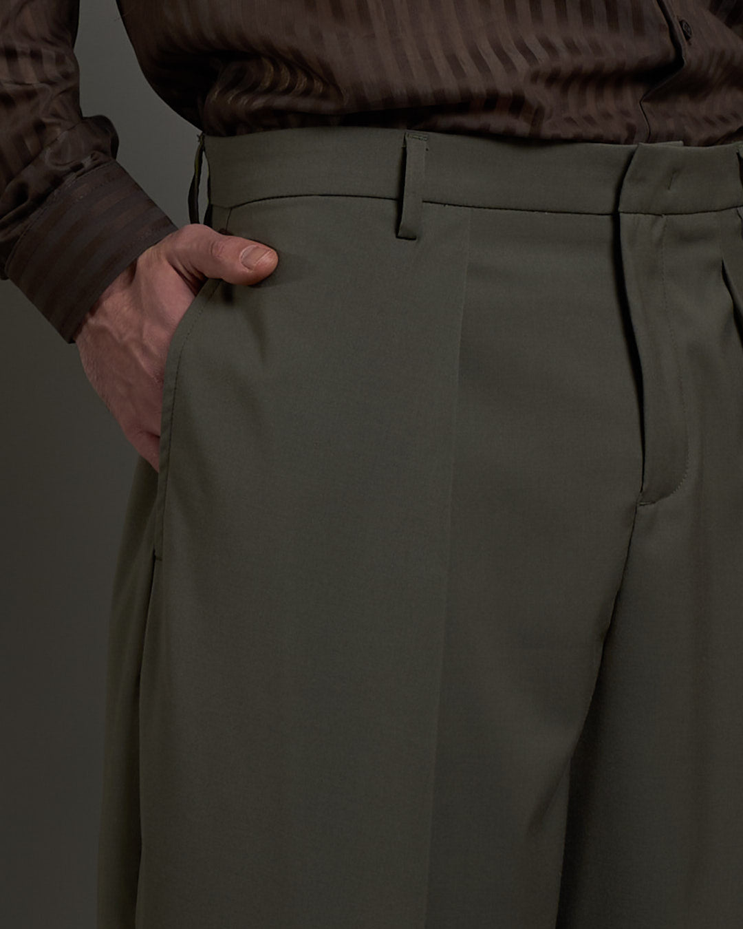 Pantalone Wide Fit con pieghe