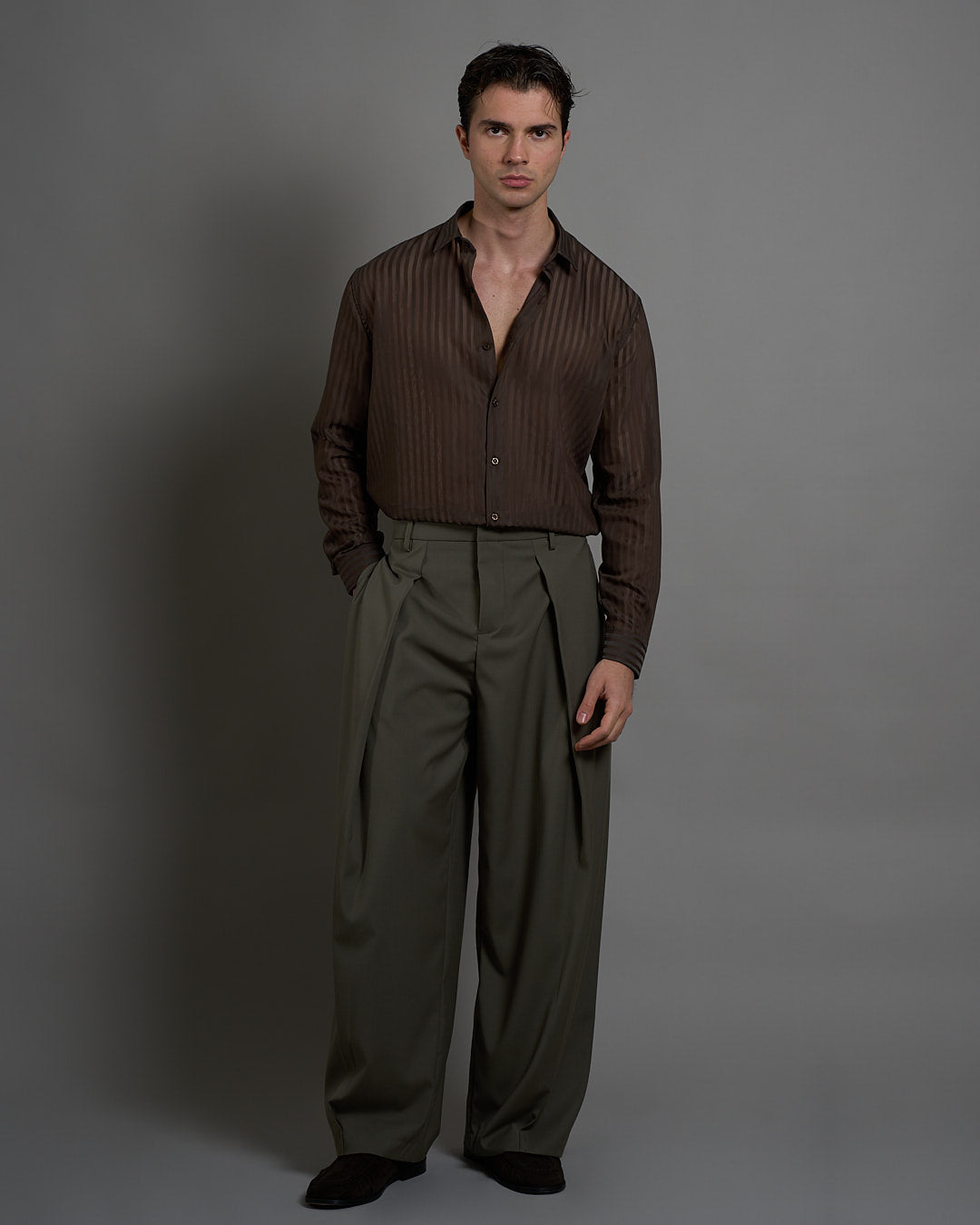 Pantalone Wide Fit con pieghe