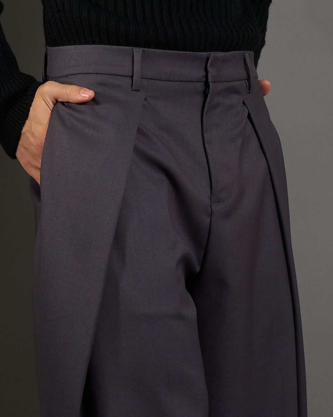 Pantalone Wide Fit con pieghe