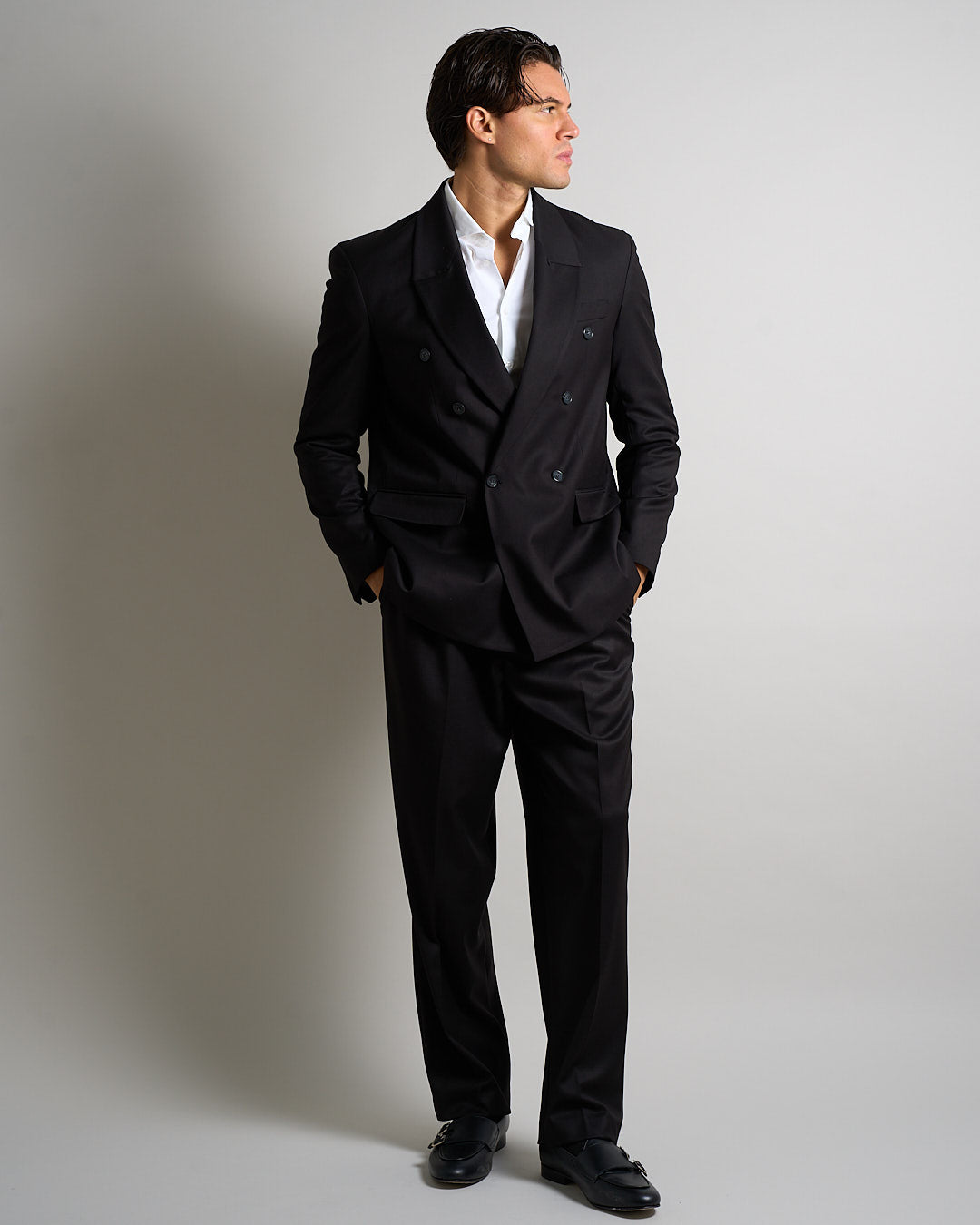 Single-breasted tailored suit