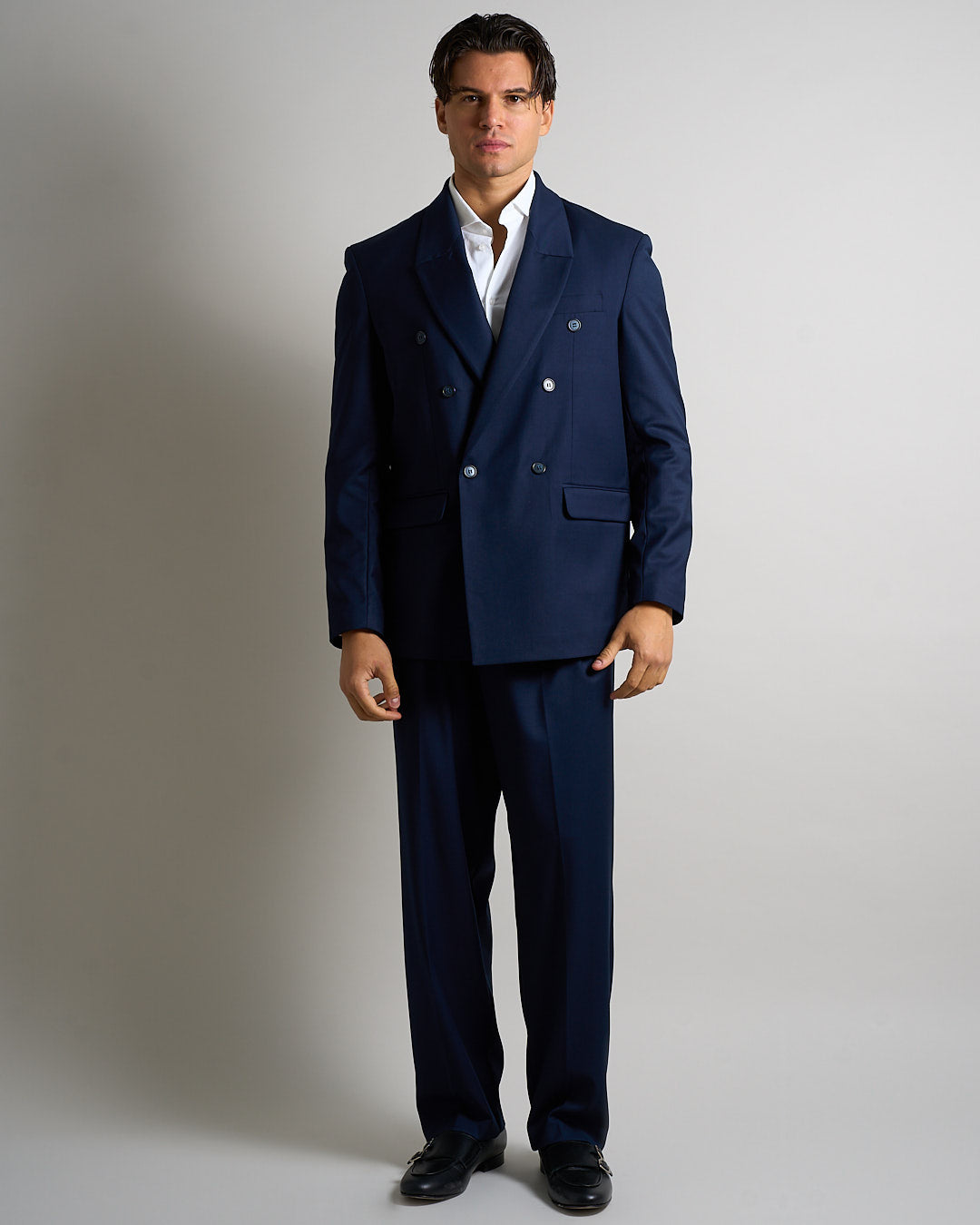 Single-breasted tailored suit
