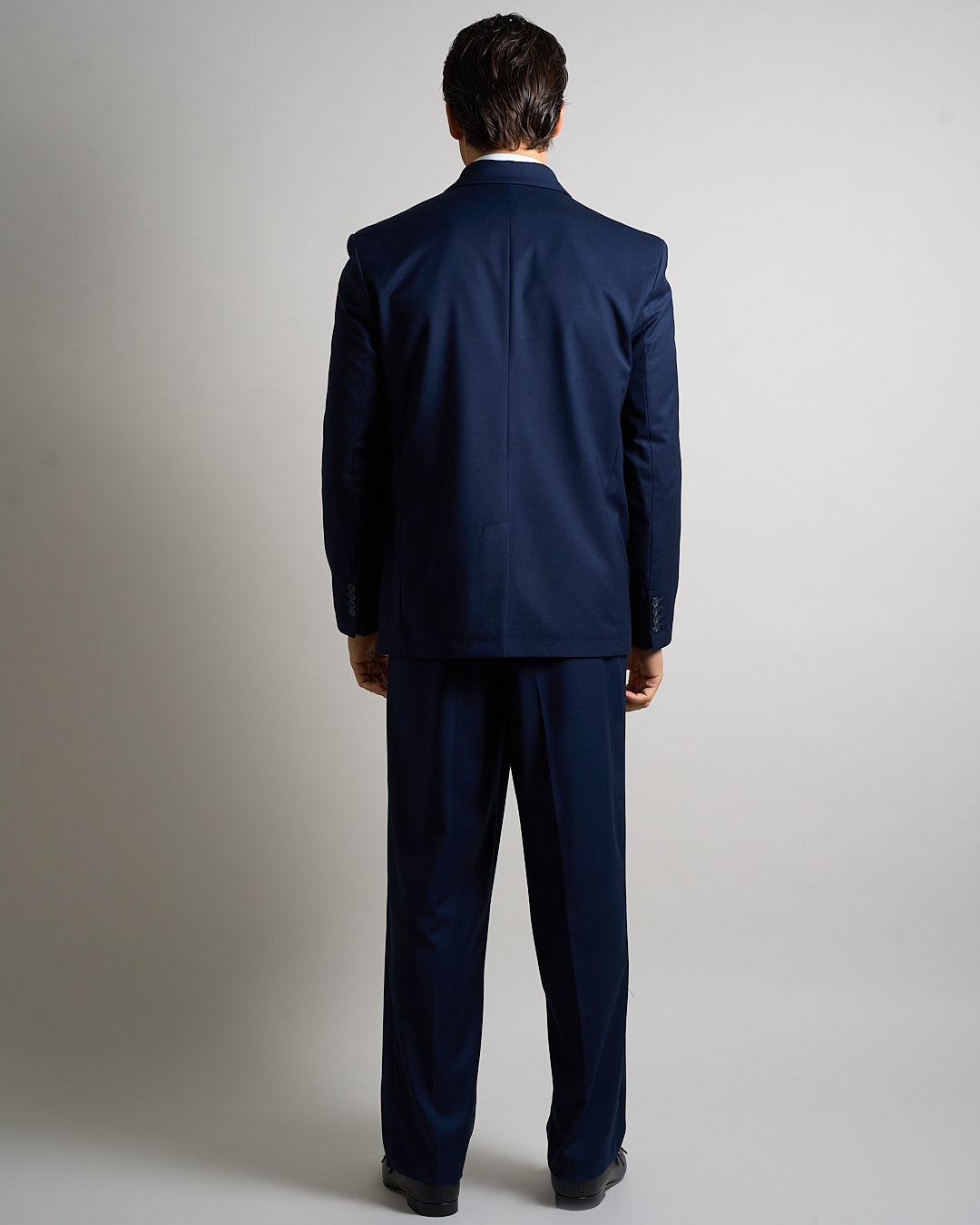 Single-breasted tailored suit