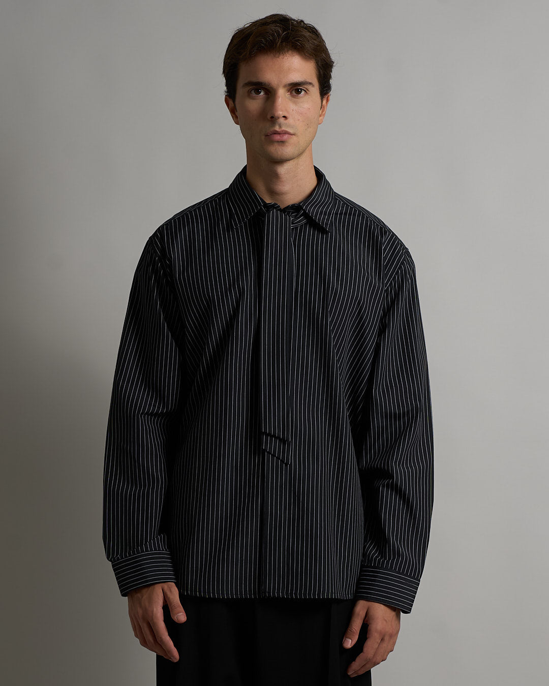 Camicia rigata con fiocco