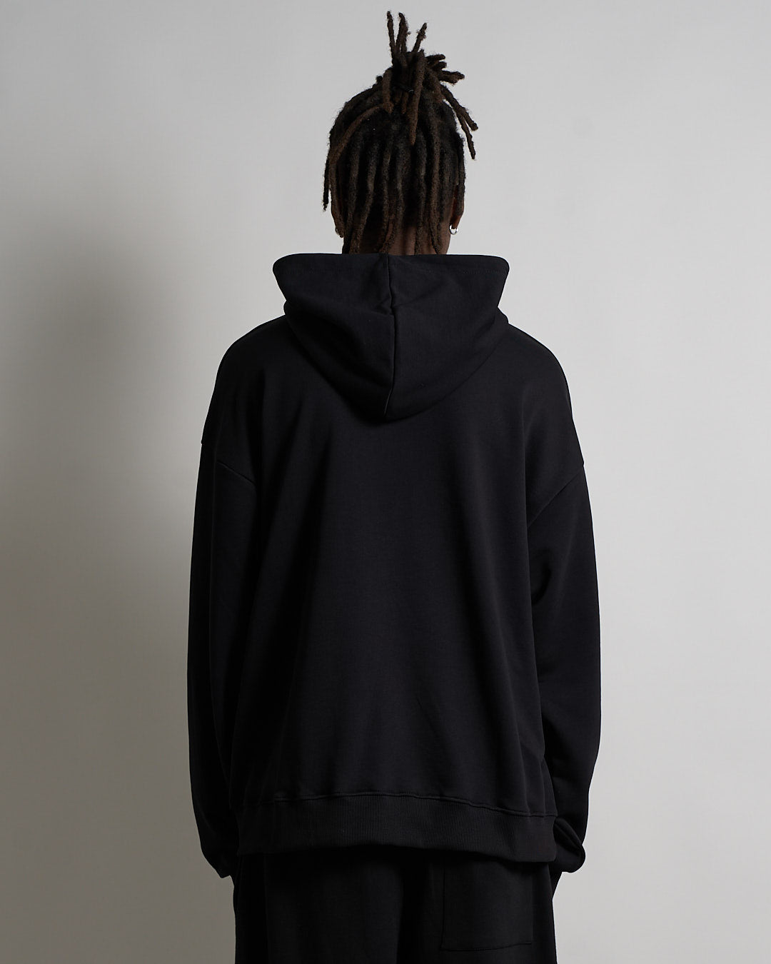 Felpa basic con cappuccio