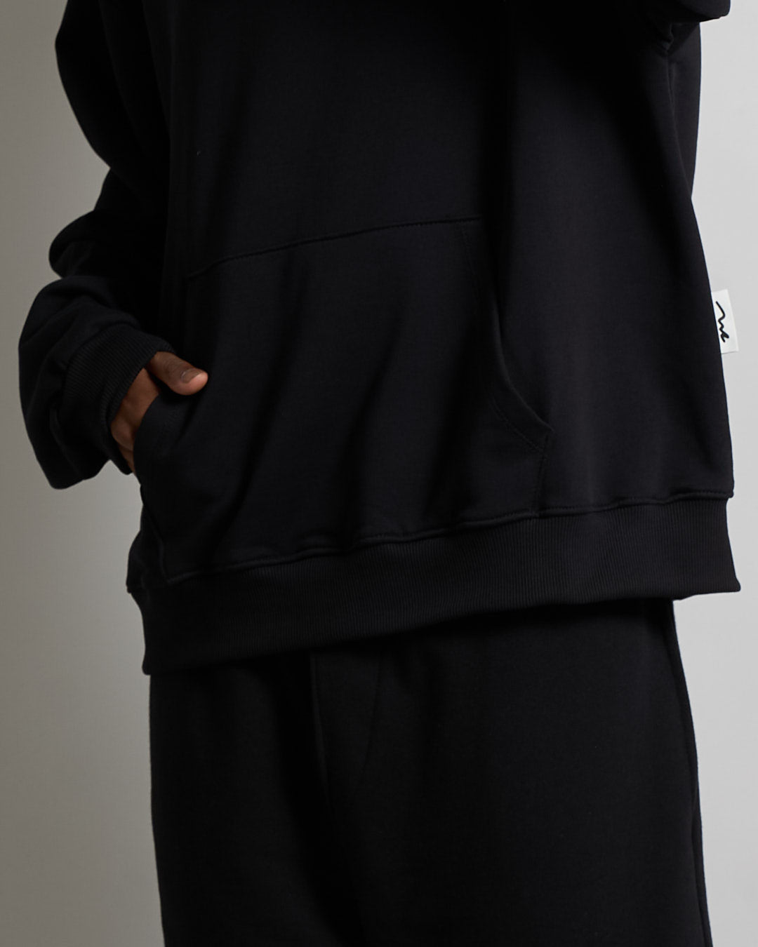 Felpa basic con cappuccio