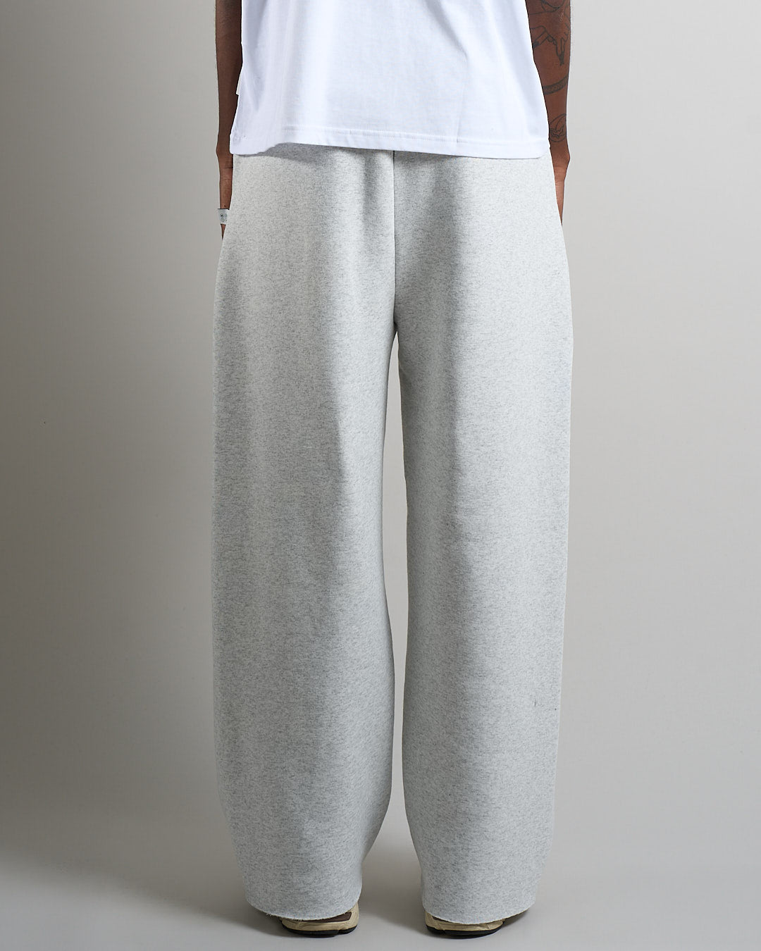 Pantalone in tuta a taglio vivo