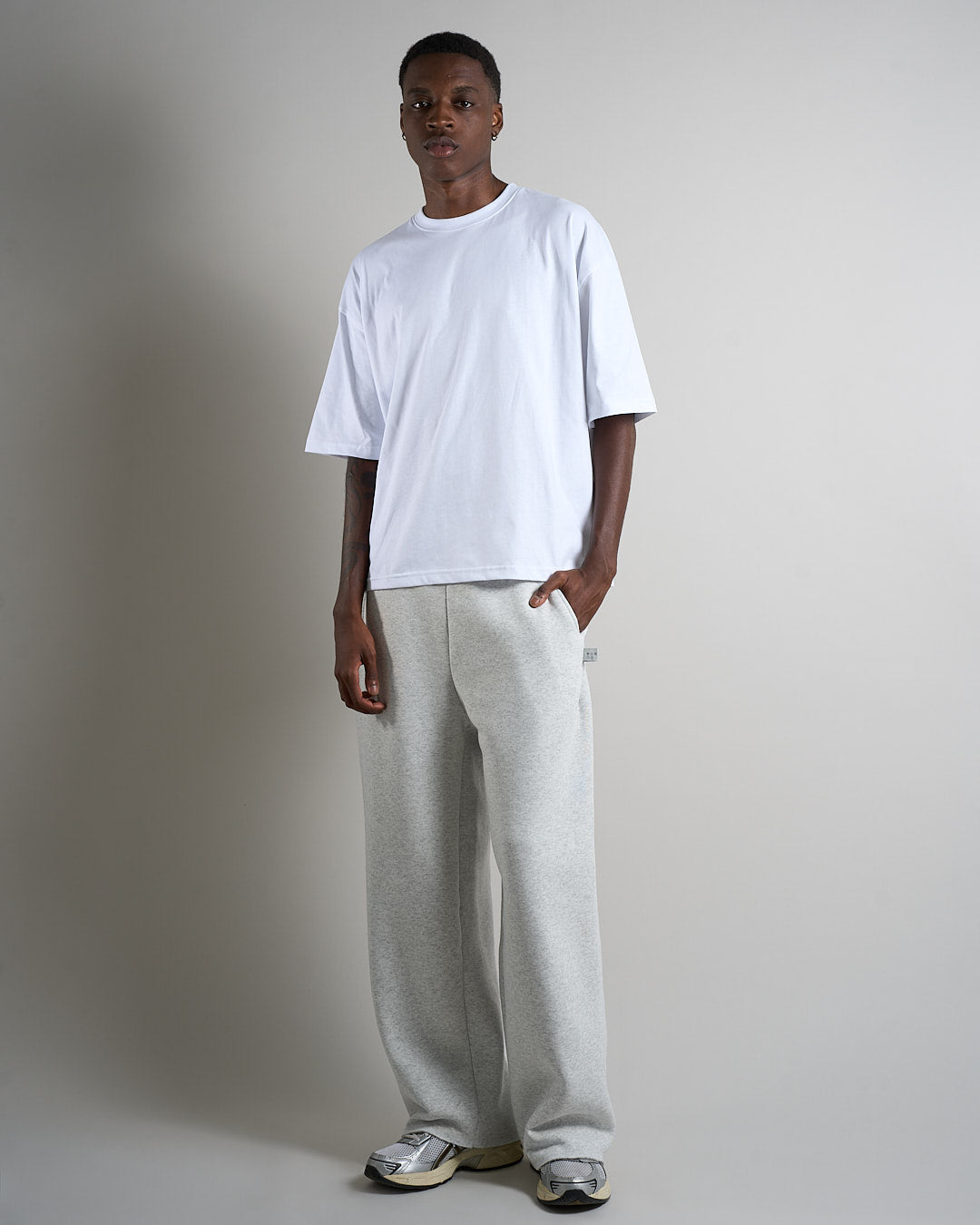 Pantalone in tuta a taglio vivo