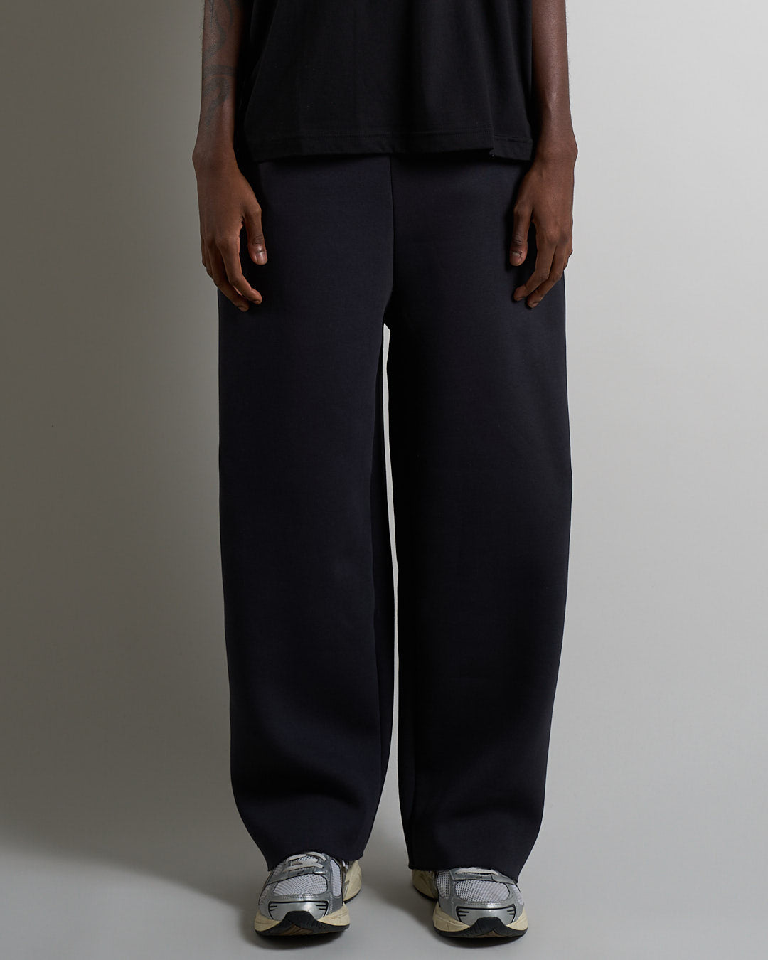 Pantalone in tuta a taglio vivo