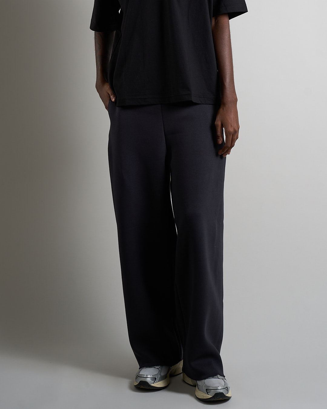 Pantalone in tuta a taglio vivo