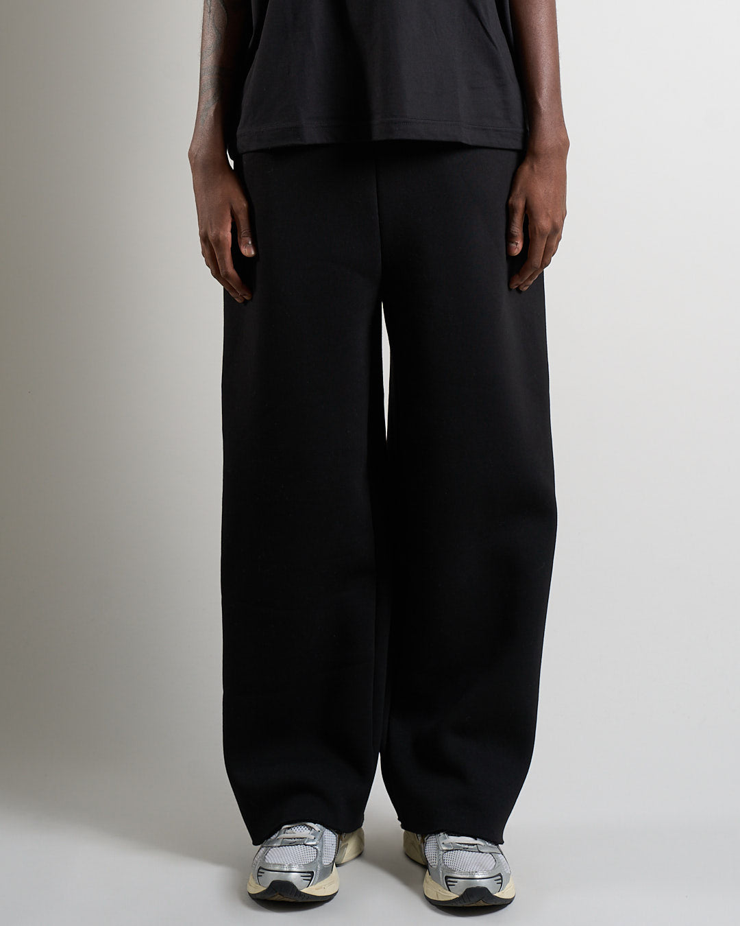 Pantalone in tuta a taglio vivo