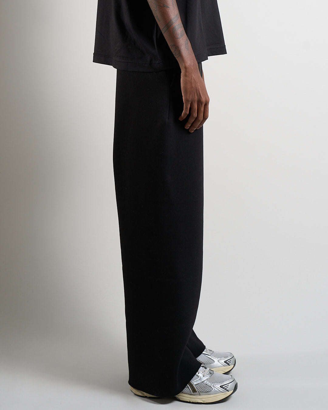 Pantalone in tuta a taglio vivo