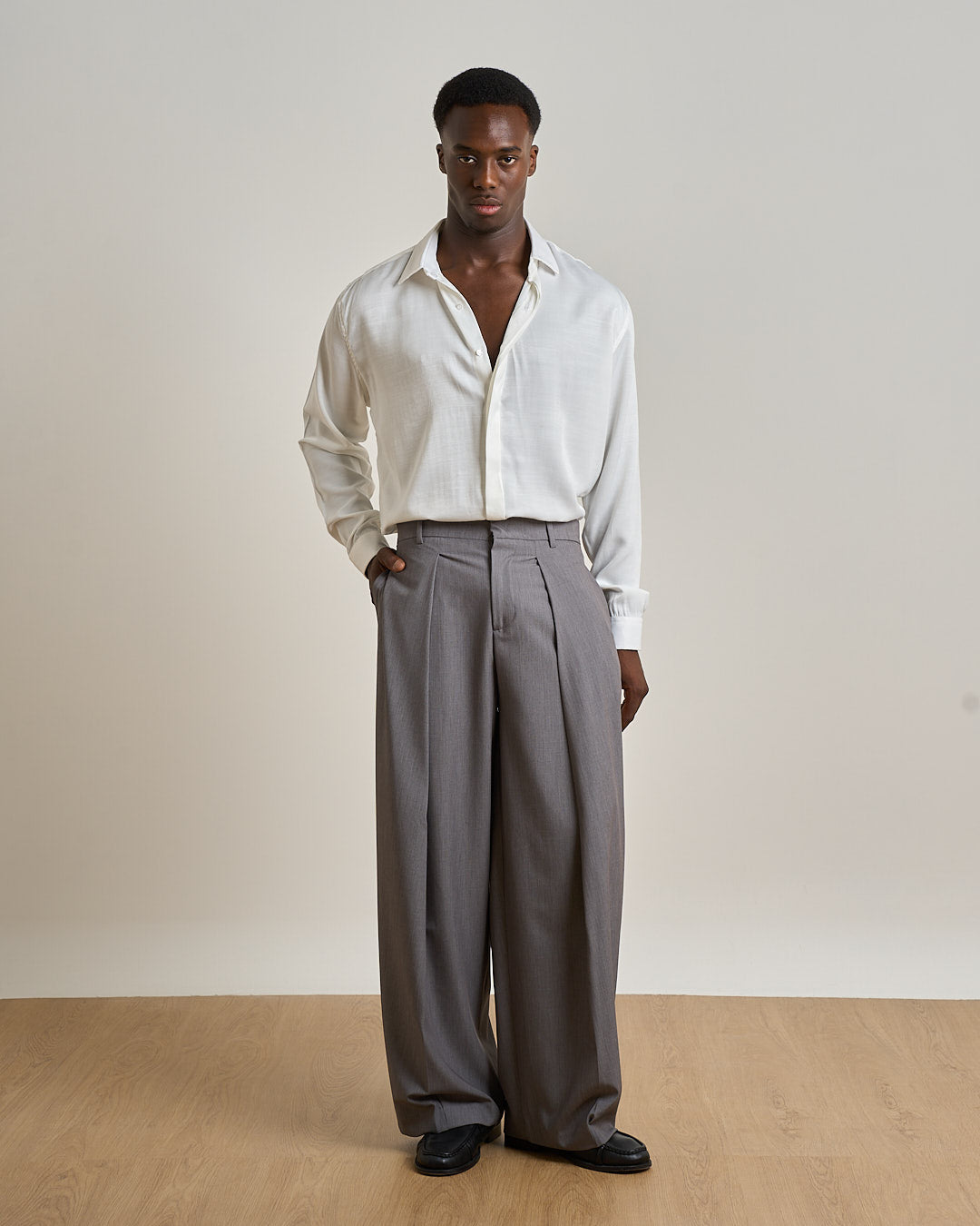 Pantalone Wide Fit con pieghe