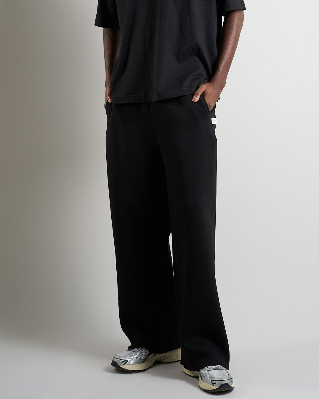 Pantalone in tuta a taglio vivo