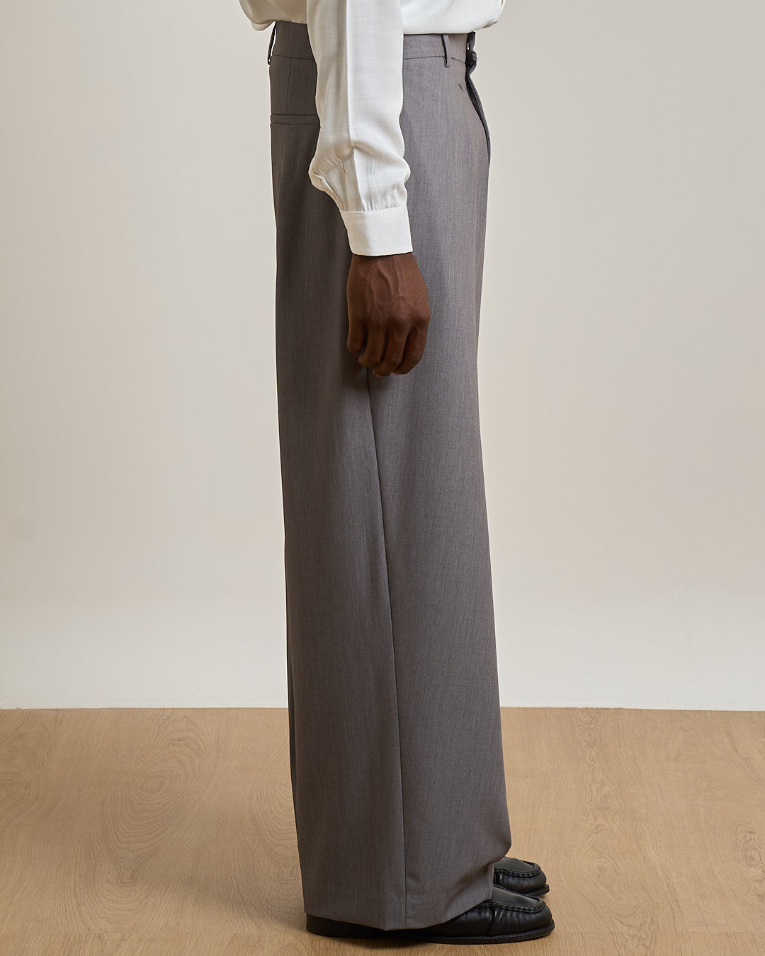 Pantalone Wide Fit con pieghe