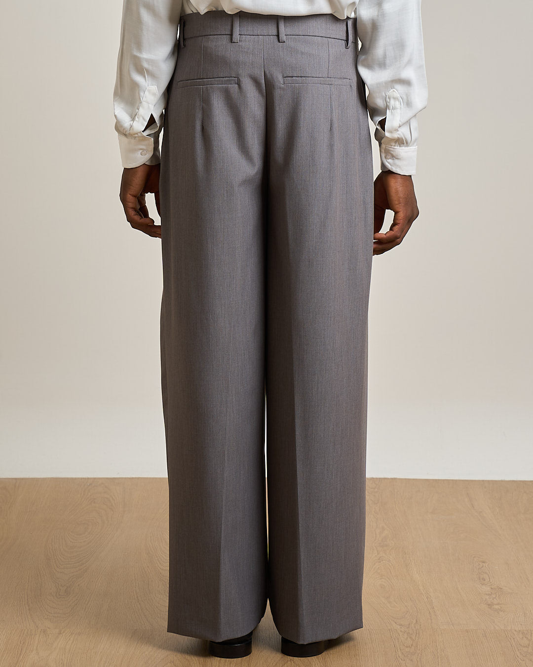 Pantalone Wide Fit con pieghe