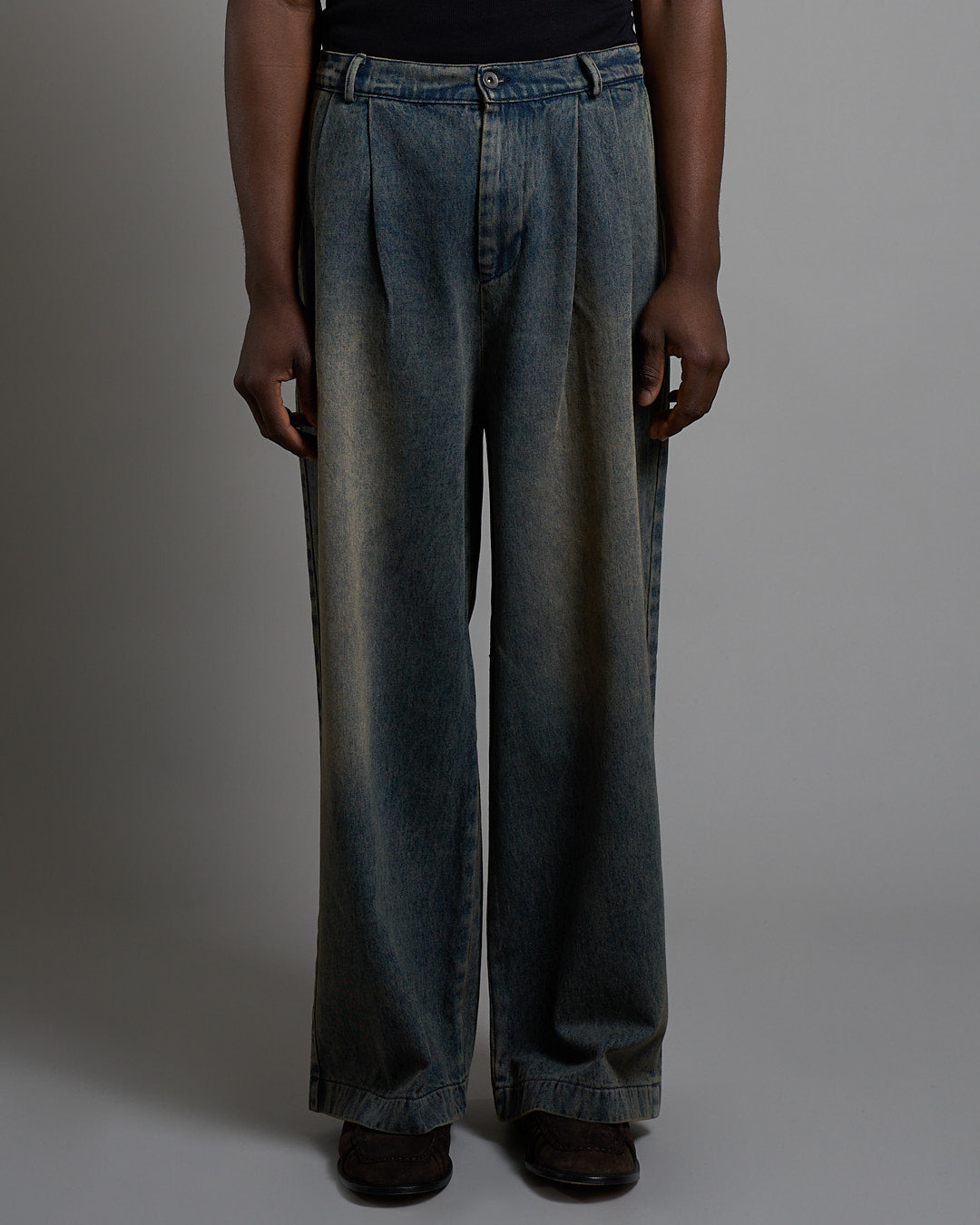 Pantalone strutturato in denim sabbiato