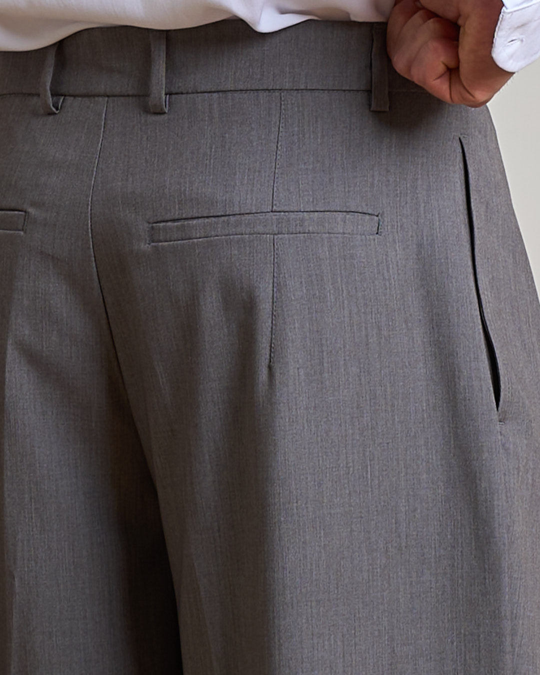 Pantalone Wide Fit con pieghe