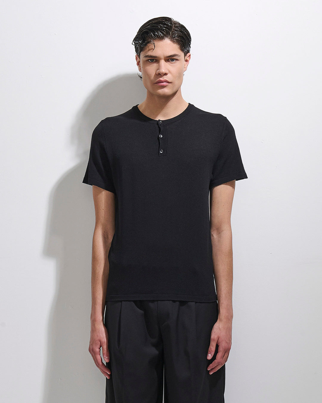 Maglia con collo a serafino
