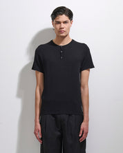 Maglia con collo a serafino