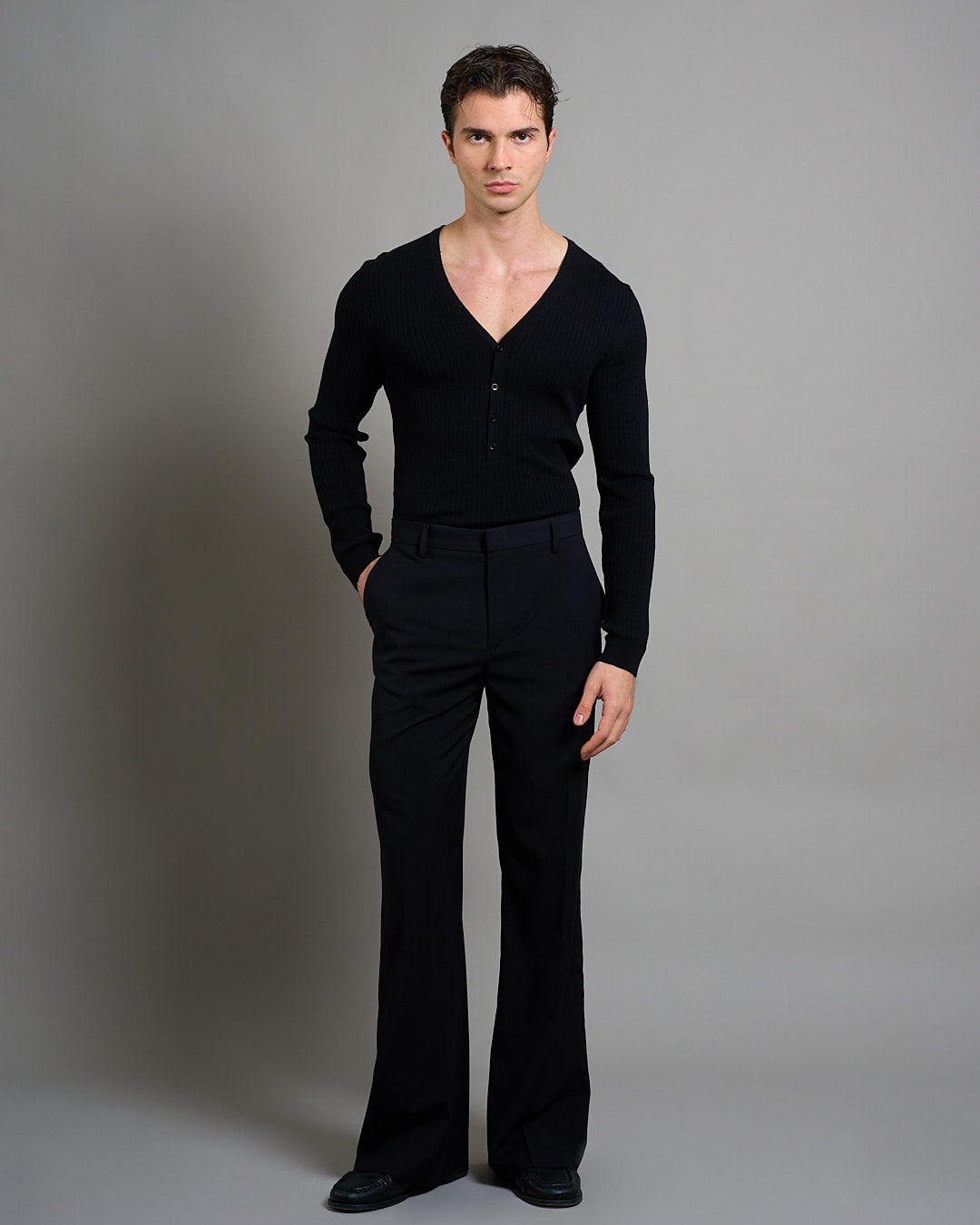 Maglia serafino scollo a V a coste