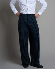 Pantalone Wide Fit con pieghe gessato