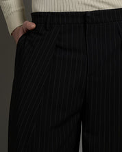 Pantalone Wide Fit con pieghe gessato