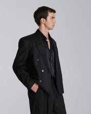 Giacca cropped doppiopetto gessato nero