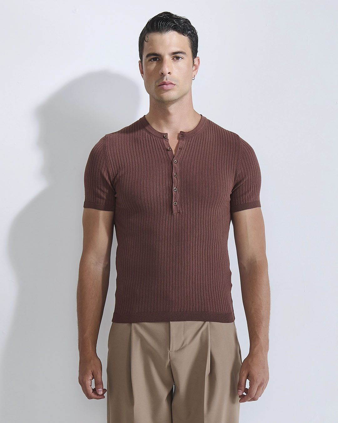Maglia serafino a coste mezza manica