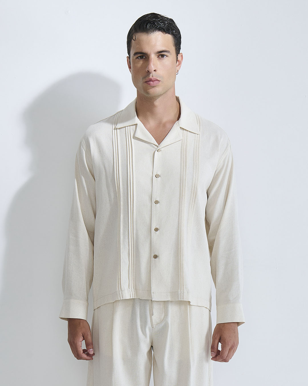 Camicia in lino con pieghe