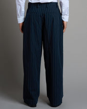 Pantalone Wide Fit con pieghe gessato