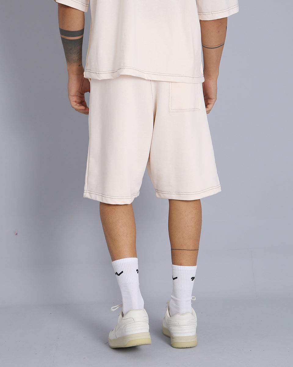 Bermuda in tuta con impunture