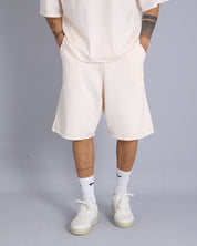 Bermuda in tuta con impunture