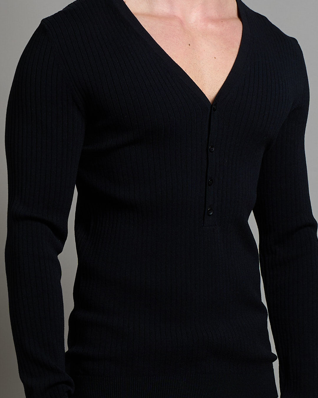 Maglia serafino scollo a V a coste