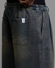 Pantalone strutturato in denim sabbiato