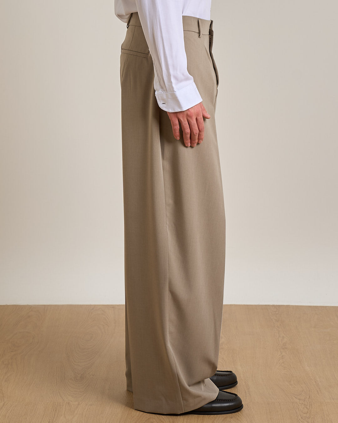 Pantalone Wide Fit con pieghe