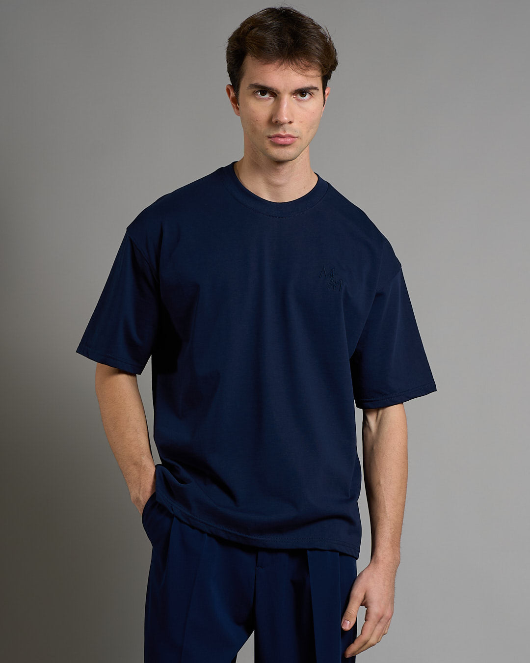 T-Shirt Msm Studio con ricamo in tinta