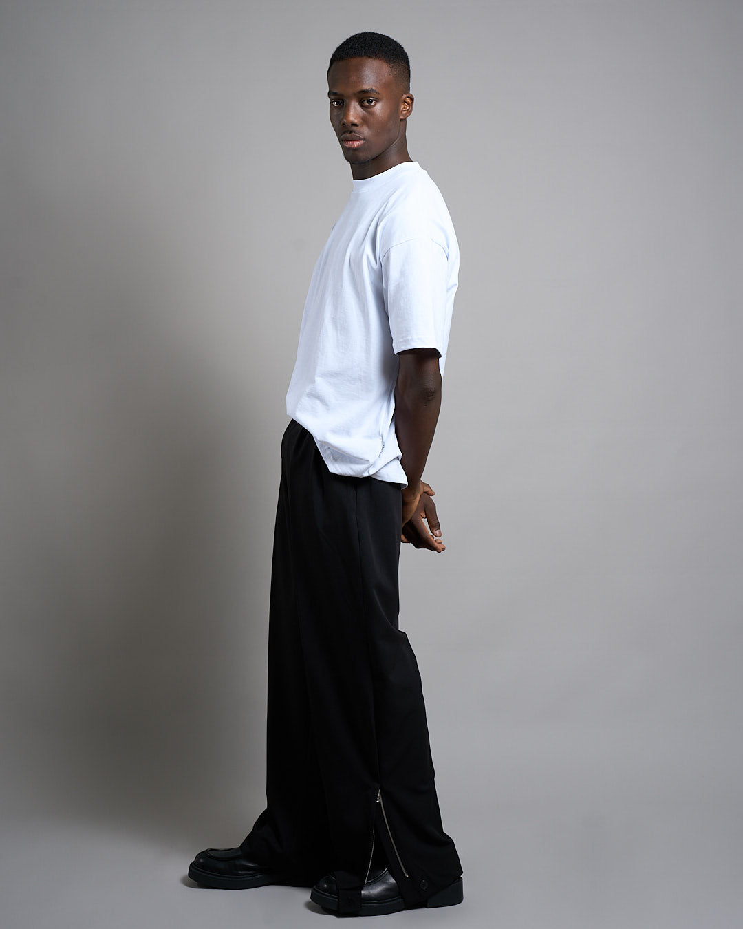 Pantalone Wide Leg con zip e bottone al fondo