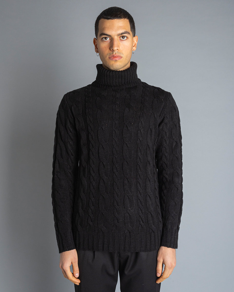 Maglia dolcevita con treccia