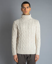 Maglia dolcevita con treccia