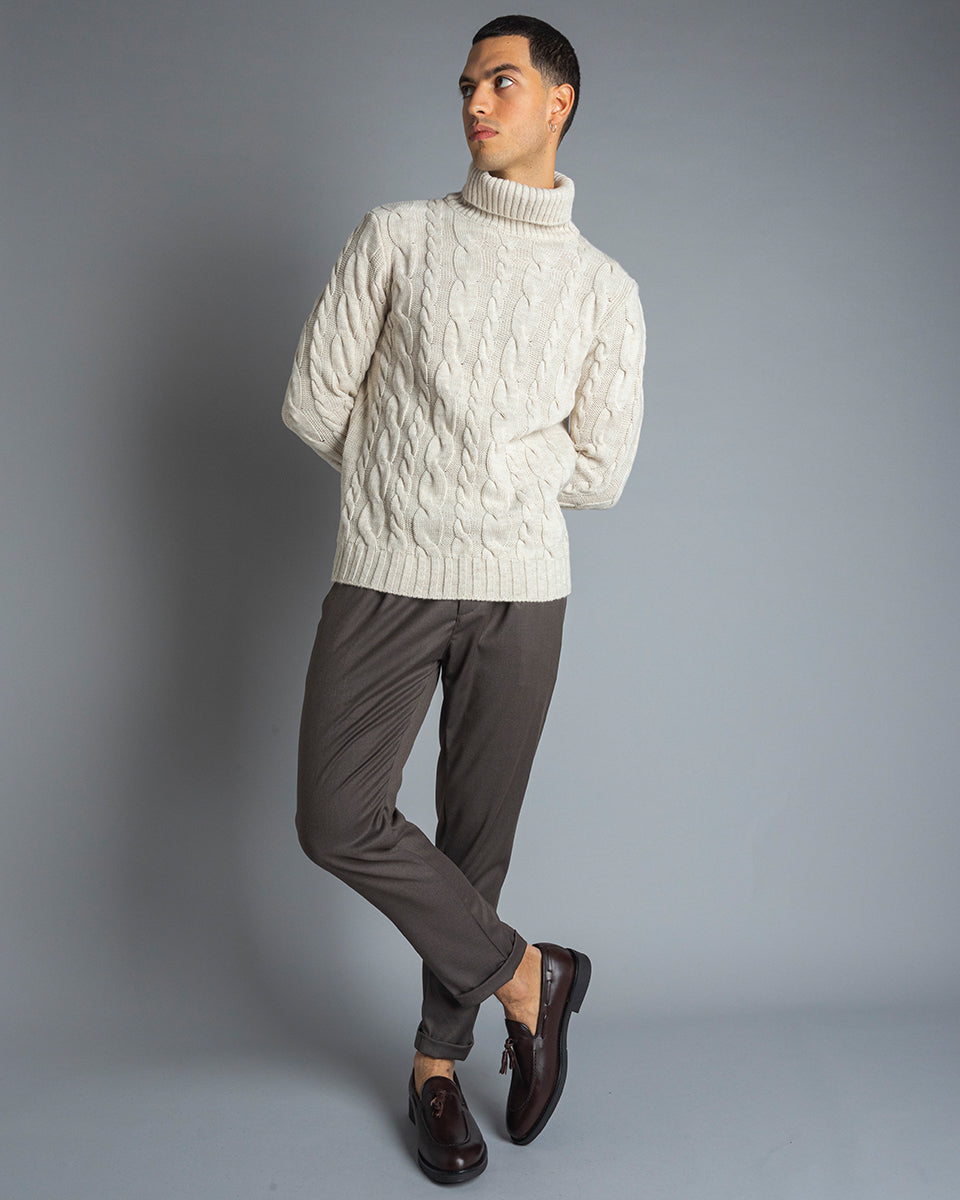 Maglia dolcevita con treccia