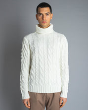 Maglia dolcevita con treccia