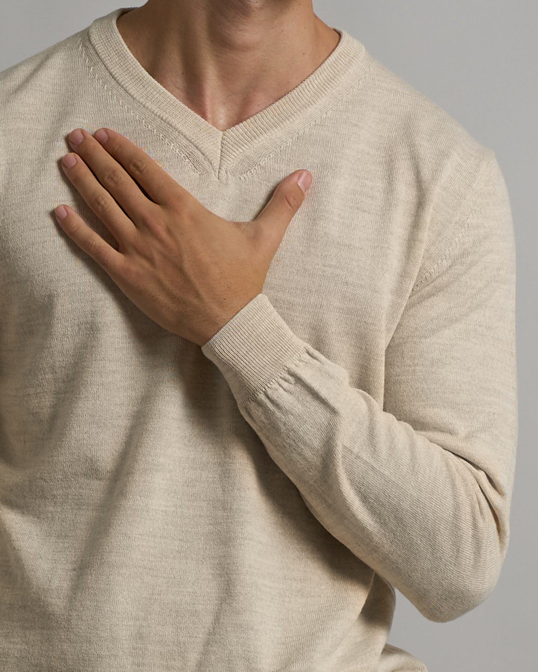 Maglia a V in lana merinos