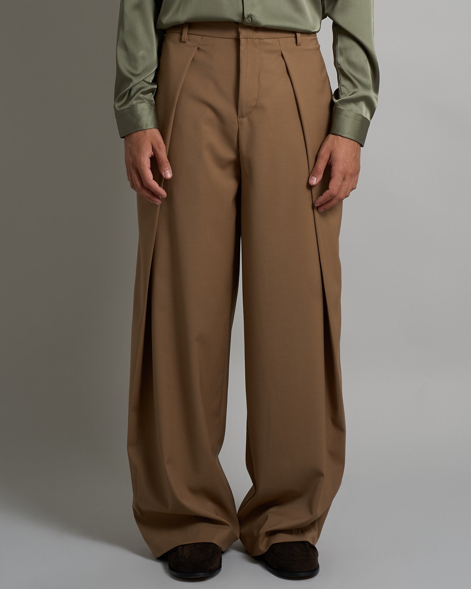 Pantalone Wide Fit con pieghe