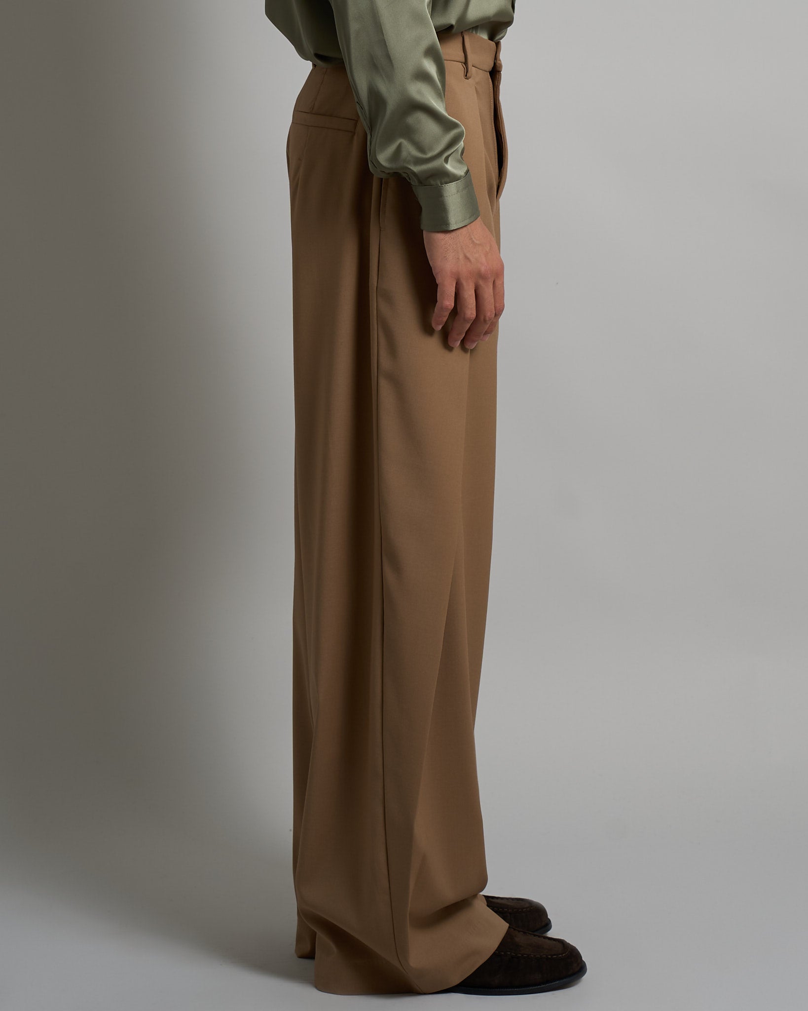 Pantalone Wide Fit con pieghe