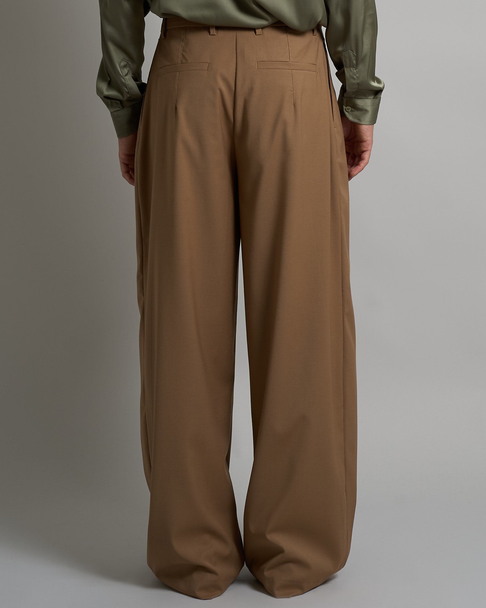 Pantalone Wide Fit con pieghe